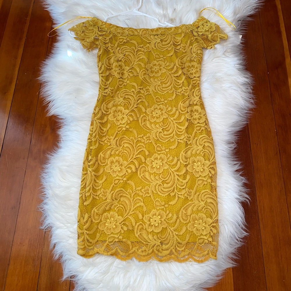 Ambiance size small yellow lace fitted dress